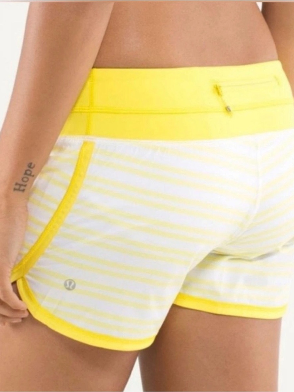 Lululemon Groovy Run Short Twin Stripe Sizzle Yellow White Lined Stretch Size 8